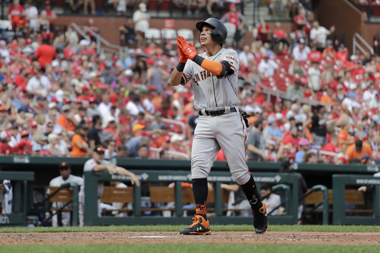 ¡Festeja Honduras! Mauricio Dubón se vuela la barda en la MLB