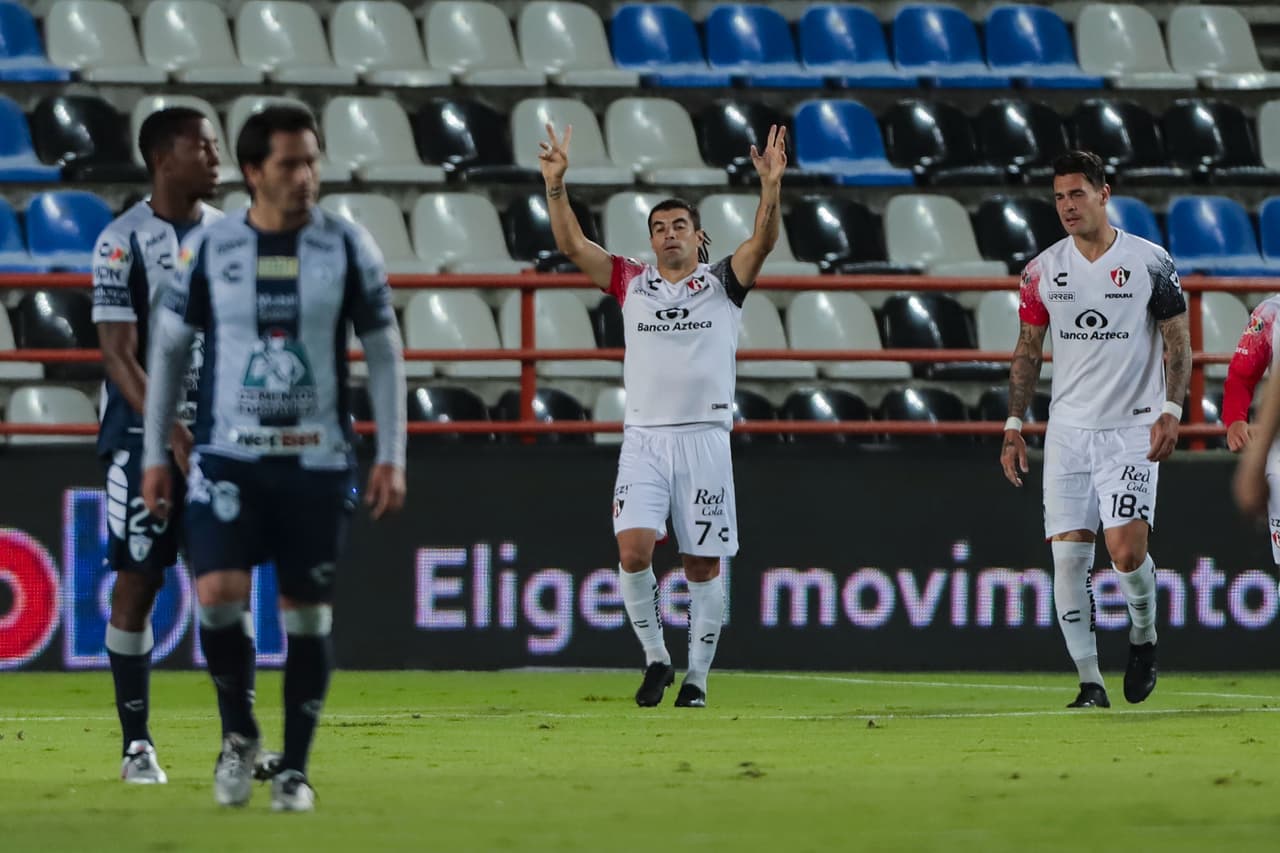 Con gol de Nacho Malcorra desde el punto penal, Atlas logra vencer a Pachuca 0-1 para romper una racha de 10 partidos sin ver la victoria.