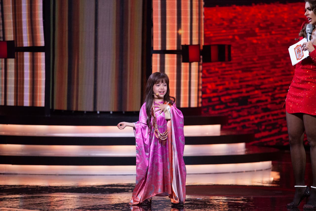 Había llegado la hora de dejar el escenario. La 'Mini Verito' se despidió del público.