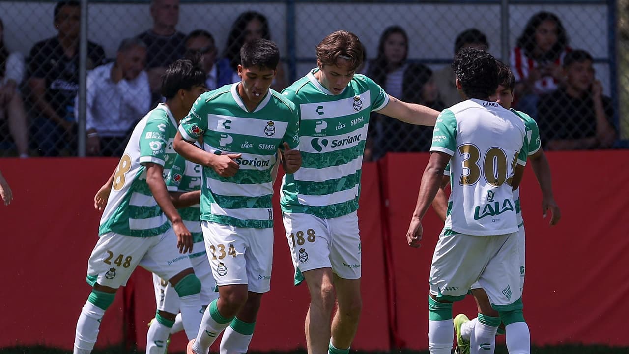 Magnus López, el delantero noruego-mexicano que sorprende en Santos