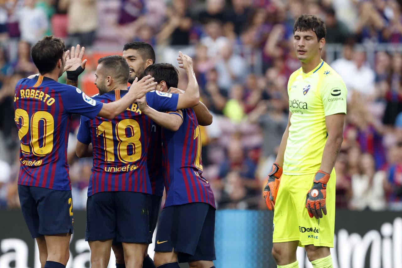 Al remate del juego, Suárez puso de penalti el 8-2 a favor del Barcelona en una goleada contra Huesca, que en la Jornada 3 quedó de líder de la Liga de España.