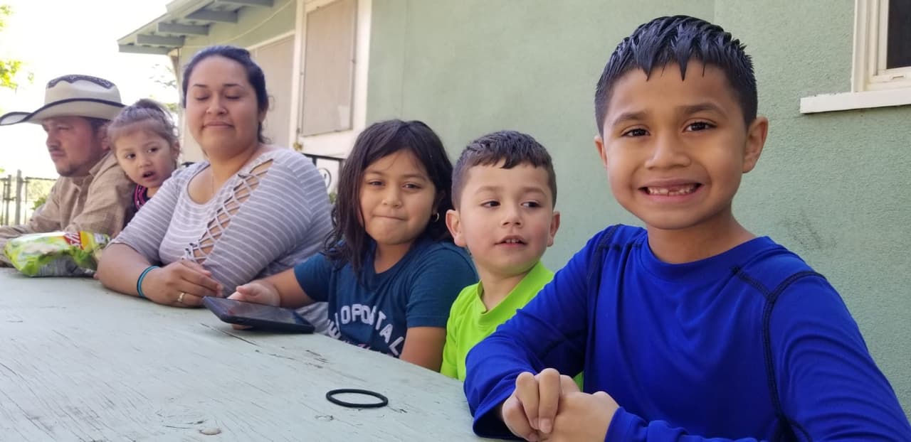 Yessenia y su familia en Farmerville, California
