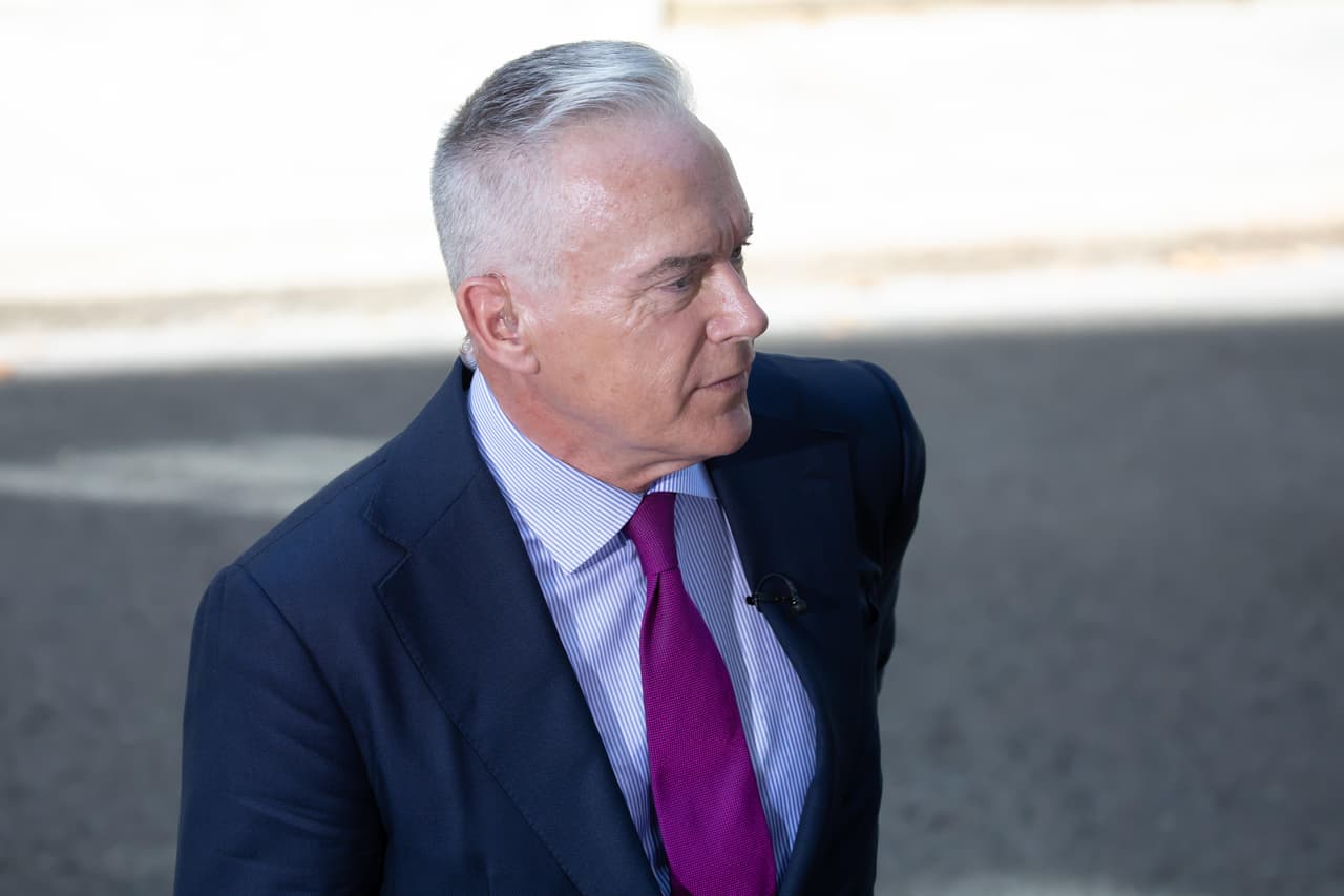 Después de esas actividades, estaba agendado un discurso emitido por el periodista Huw Edwards, presentador de la BBC.
<br>