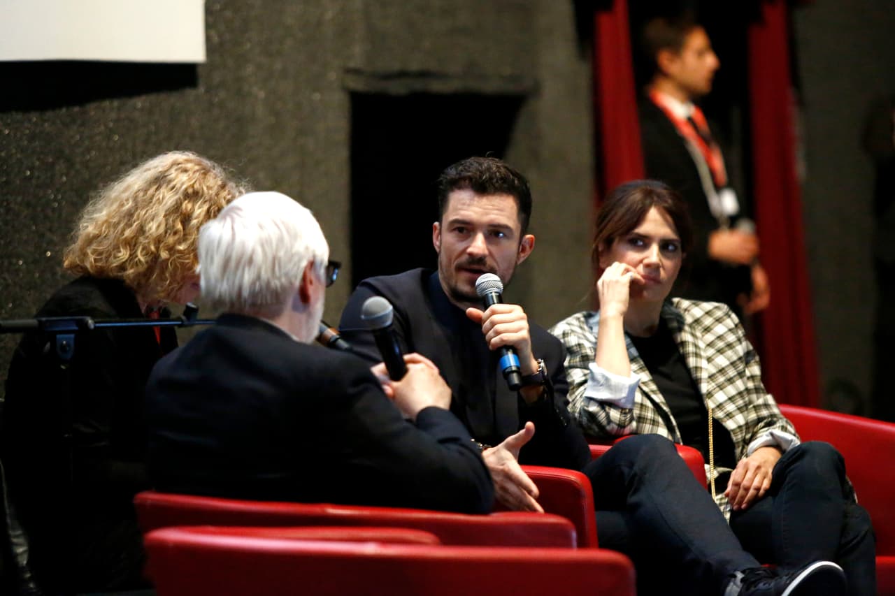 <b>Orlando Bloom</b>: su lucha se ha centrado a los derechos de los niños. Ha viajado a lugares como Nepal, Liberia y Macedonia, entre otros, para llevar la atención a los niños refugiados. Fue nombrado embajador de Buena Voluntad y ha recibido premios por su activismo. 
<br>
<br>