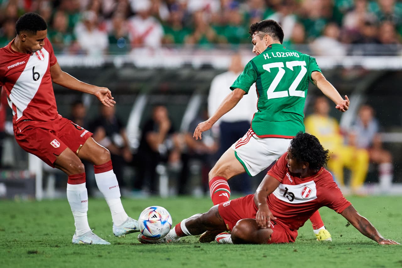 El 'Chucky' Lozano fuie el héroe en un partido apretado que se perfilaba para un empate sin goles.