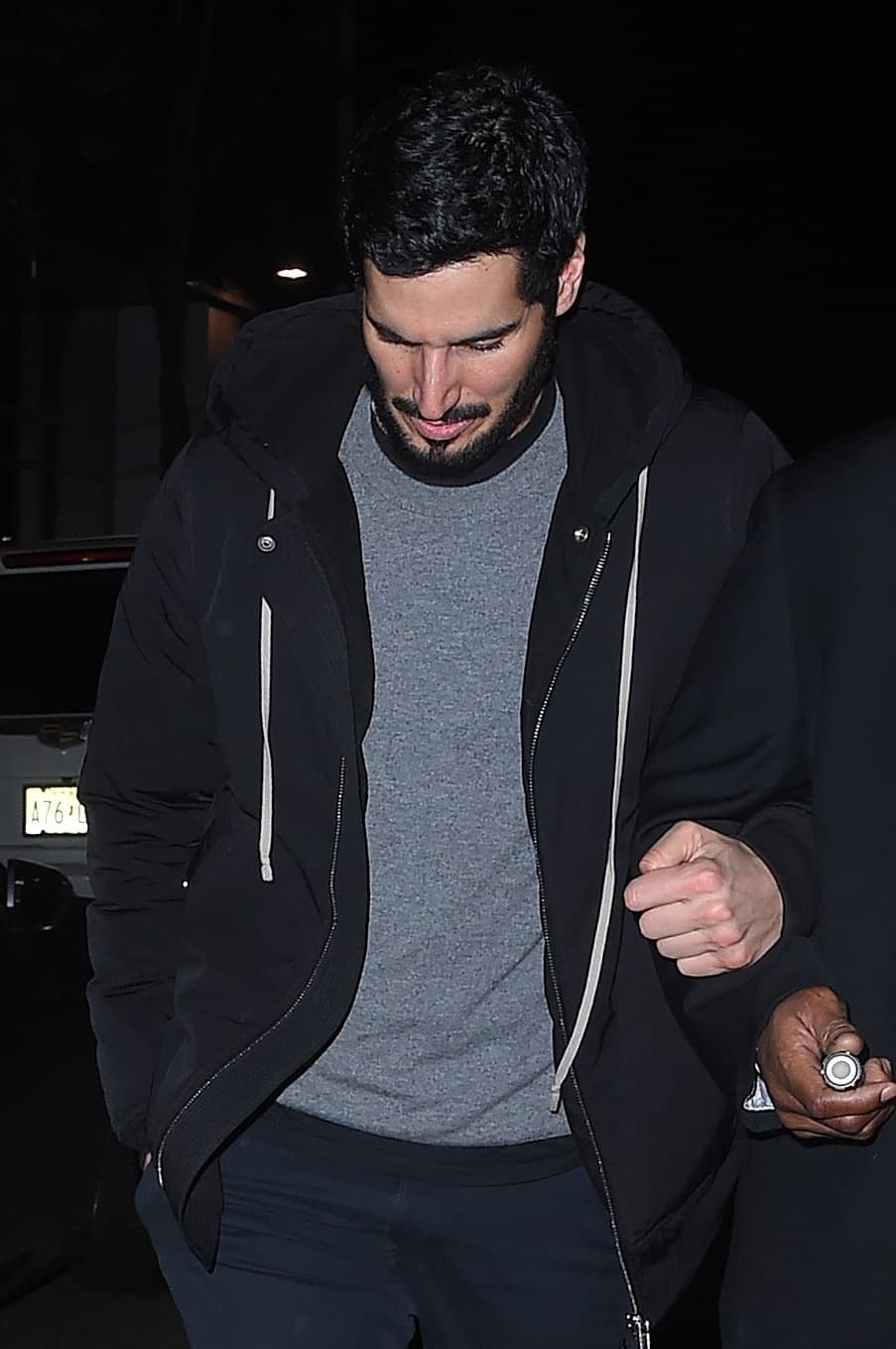 En suma, la pareja era una de las más poderosas económicamente, pues la 
<b><a href="https://www.univision.com/la-gozadera/conoce-la-lista-de-las-cantantes-mas-ricas-del-mundo-que-ahora-es-liderada-por-rihanna-video" target="_blank">fortuna de Rihanna</a></b> se estima en 600 millones de dólares, mientras que la familia de su ahora expareja, tiene un valor estimado en 2,000 millones.