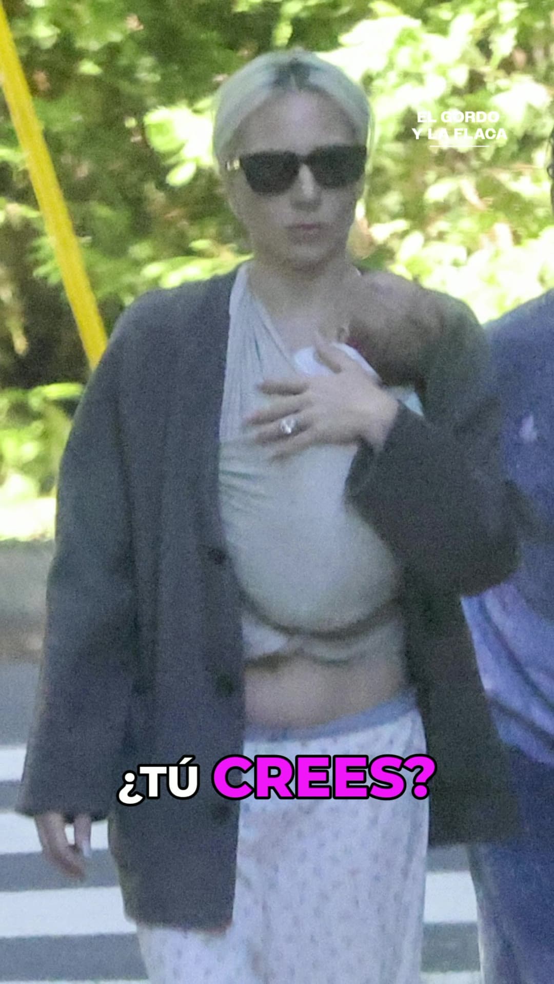 Lady Gaga sorprende al aparecer por primera vez con su supuesto bebé en público