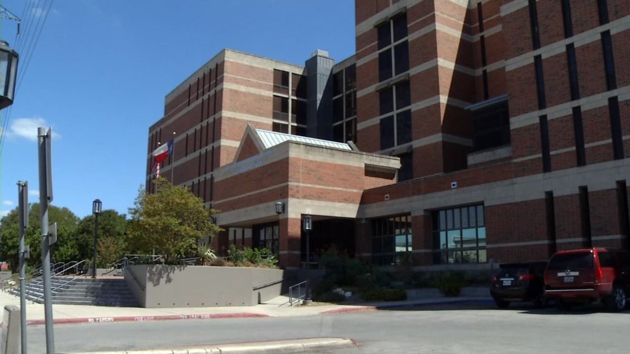 Rescatan a preso en su intento por poner fin a sus días en la cárcel del condado de Bexar