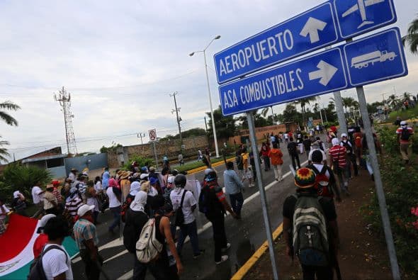 Tras hablar con las autoridades para continuar su marcha,la manifestación se desarrollaba pacíficamente.