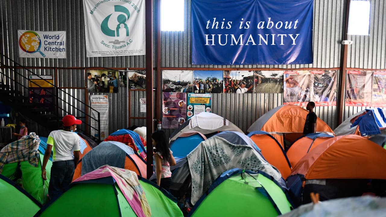 Gobierno no tiene prisa en desmantelar 'Quédate en México': teme avalancha de migrantes