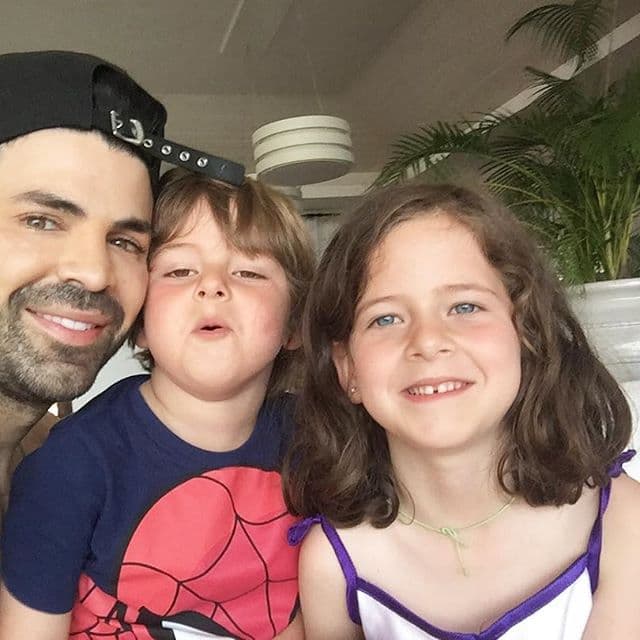 Es un tío muy consentidor.