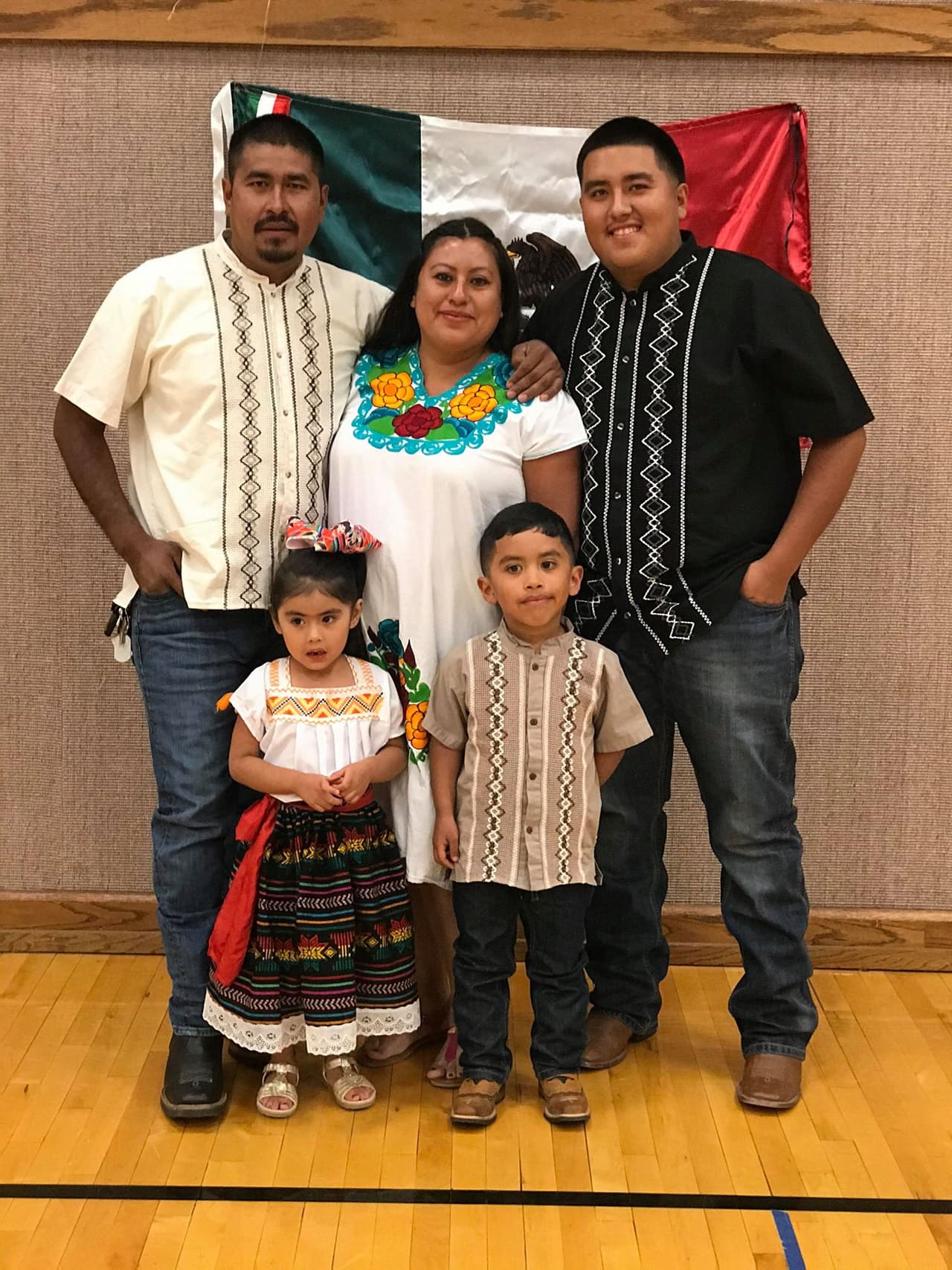 José Núñez y su familia en Alburquerque, Nuevo México.