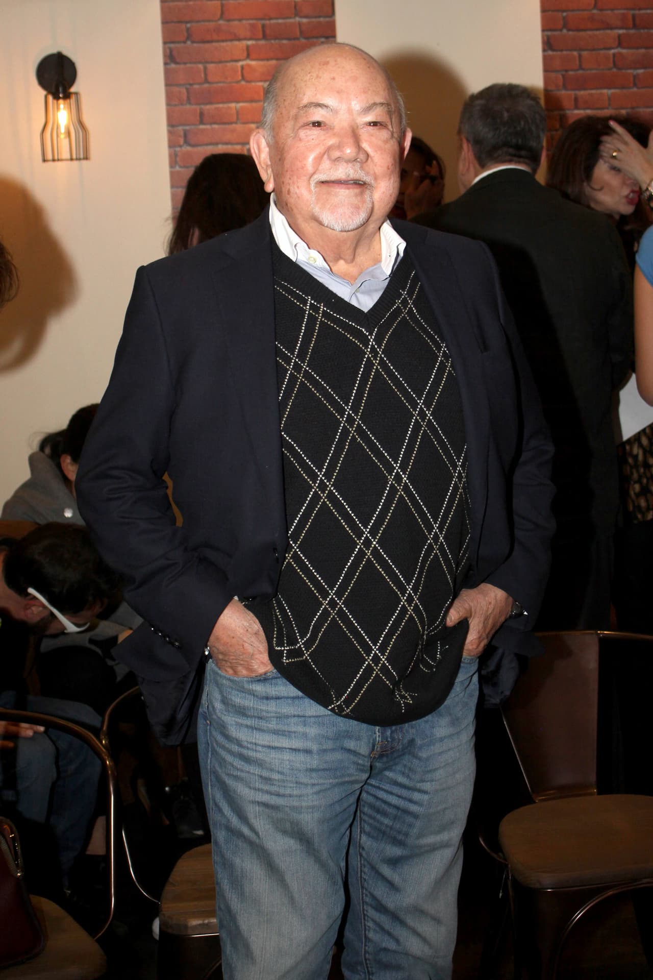 Sergio Corona, quien es entrañable amigo de Manuel 'El Loco' Valdés, dijo que el comediante habría superado el cáncer que lo mantenía en delicado estado de salud.