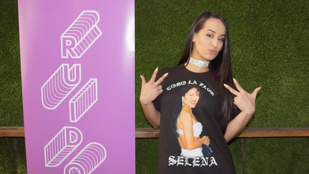 Las compatriotas mexicanas no podían faltar y 
<b>Victoria ‘La Mala’ </b>ha demostrado que ella es 
<b>‘Team Selena’</b> para siempre.