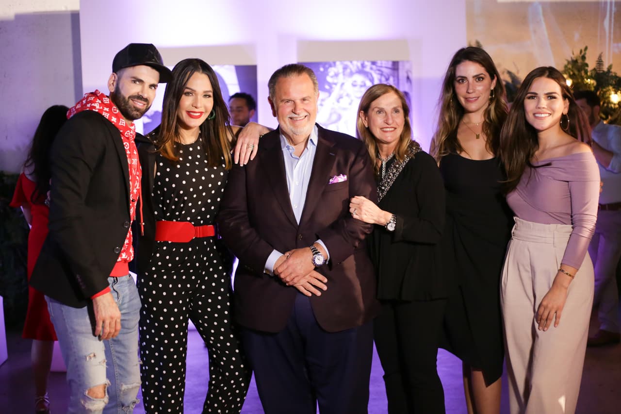 “Las fotos están muy buenas, excelentes”, aseguró 
<b><a href="https://www.univision.com/houston/entrevista-con-raul-de-molina-video">Raúl de Molina</a></b> de El Gordo y La Flaca, quien durante muchos años se dedicó a la fotografía.