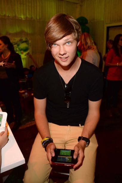 El divertido Yoshi ofreció una fiesta súper divertida que llenó de color el día mientra decoraban el gigantesco huevo ícono del nuevo juego del personaje. ¡Así bautizaron el videojuego!