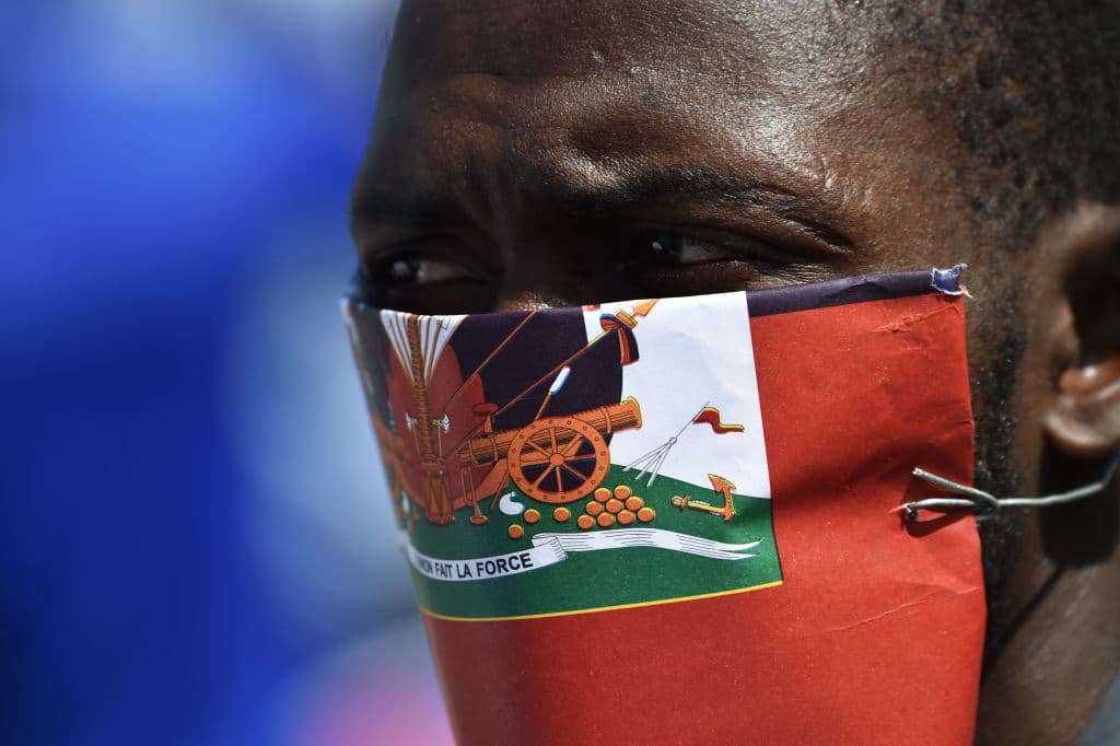 "Jovenel Moise debería renunciar porque es parte de la razón por la cual Trump cree que puede hablar mal del país", opinó Stephane Cambry, uno de los partidarios del partido opositor Pitit Dessalines, en declaraciones a Reuters.