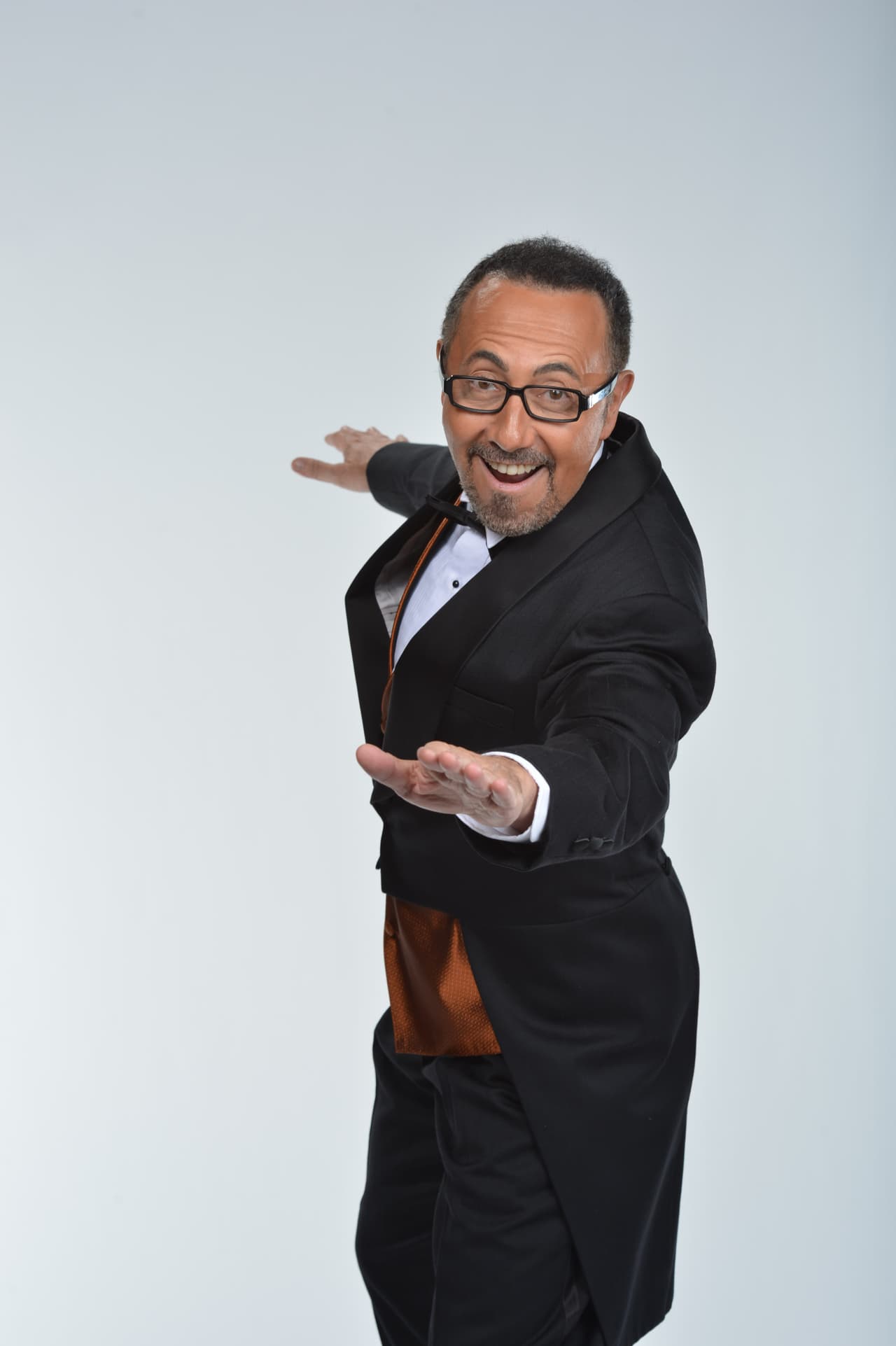 Fernando Arau es comediante, conductor de TV, actor, escritor y director. Por años hizo parte del programa Despierta América.