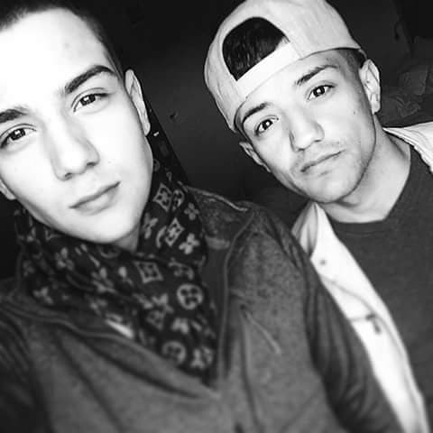 En este musical, Luis compartió el escenario con su hermano Bebé Coronel y fue una experiencia inolvidable.