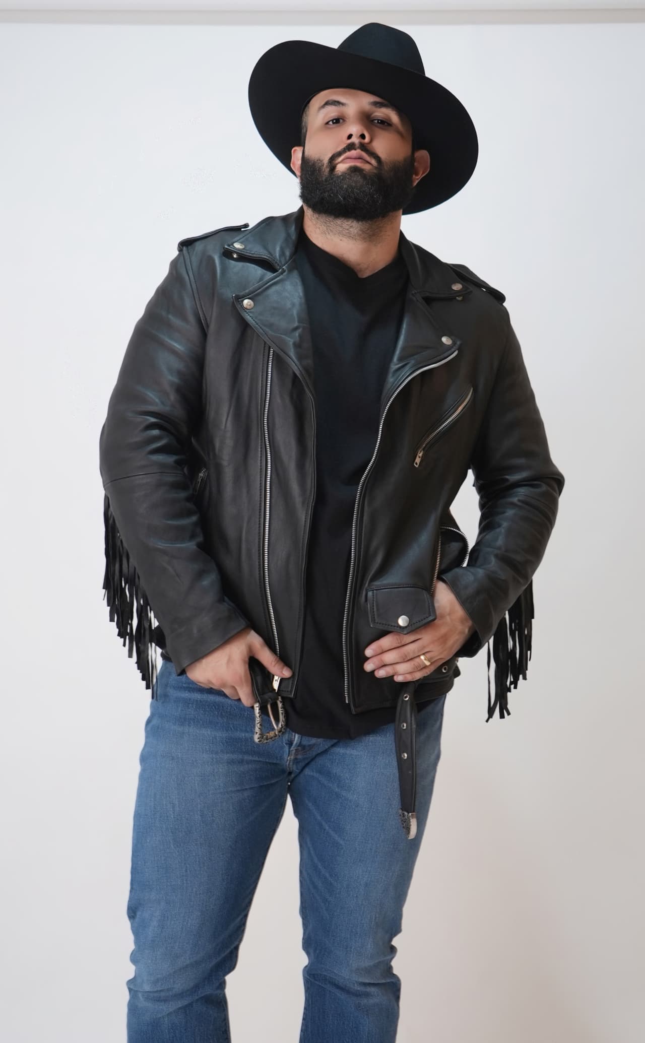 <h2 class="cms-H2-H2"></h2>
<h3 class="cms-H3-H3">Carin León</h3>
<br>El originario de Hermosillo, Sonora, está nominado por primera vez al Latin GRAMMY y lo hace en la categoría Mejor Canción Regional Mexicana.