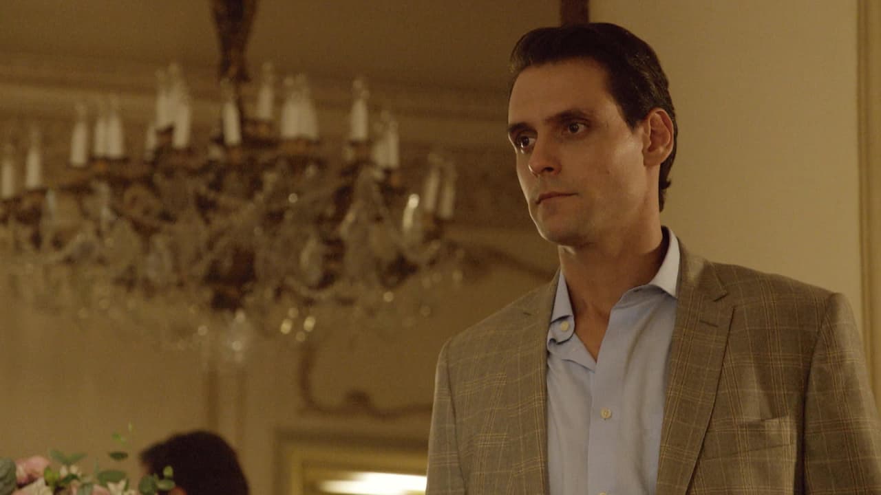 Una nueva etapa de 
<b><a href="https://www.univision.com/shows/apocalipsis" target="_blank">Apocalipsis</a></b> está por llegar con el nacimiento del hijo de Débora y Adriano, quien tuvo que regresar a Italia desde Nueva York para conocer a su hijo.