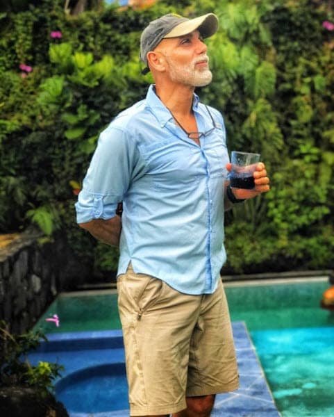 Manuel ha seguido participando en telenovelas y teatro. Actualmente podemos verlo cada noche en Univision en 'Mi marido tiene familia'.