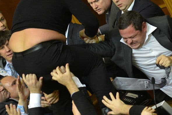 En una cámara integrada por 450 diputados, el PR se erige en primera fuerza política con 210 escaños, seguido por Batkivshina, con 99 parlamentarios.