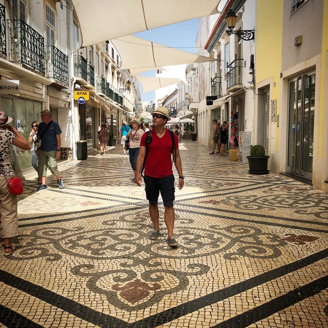 A sus 46 años, nuestro conductor solo se preocupa por dar lo mejor de sí cada día en el programa y sus proyectos, así como por viajar. En esta imagen aparece disfrutando las amenidades que ofrece Portugal.
<br>