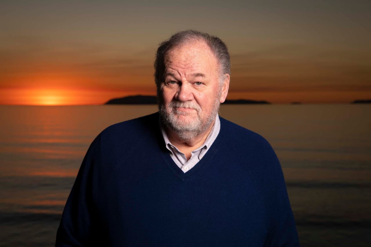 En agosto de 2018, ella le 
<b><a href="https://www.univision.com/famosos/meghan-markle-le-habria-recriminado-a-su-padre-que-le-rompio-el-corazon-en-una-carta-fotos" target="_blank">escribió una carta</a></b> en la que le rogaba que dejara de lanzar ataques públicos e hirientes contra ella y la familia real. En la carta íntima que Thomas Markle 
<b><a href="https://www.dailymail.co.uk/news/article-6686817/Letter-showing-true-tragedy-Meghan-Markles-rift-father.html" target="_blank">reveló a la prensa</a></b>, Meghan habría dicho que su padre nunca le informó que no asistiría a su boda: “Le has dicho a la prensa que me llamaste para decirme que no ibas a ir a la boda, eso no sucedió porque nunca llamaste”.