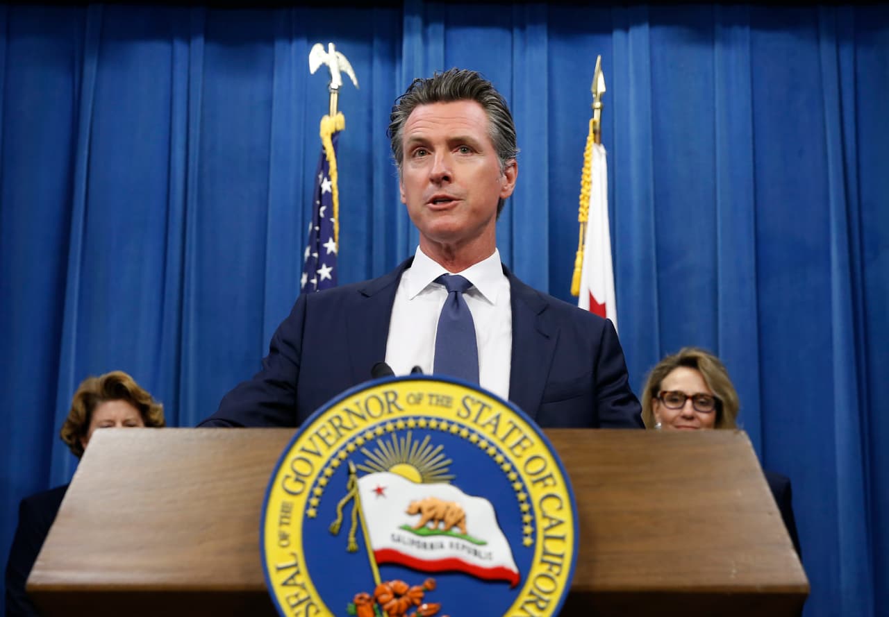El gobernador Gavin Newsom anuncia cambios para mejorar el servicio del DMV
