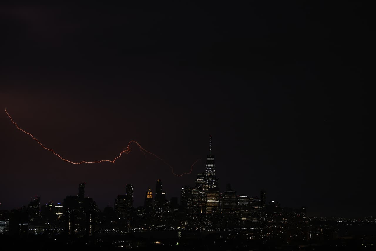 Una vigilancia de tormenta tropical ha sido emitida para los condados Ocean y Monmouth, de Nueva Jersey, y para Long Island, en Nueva York.
