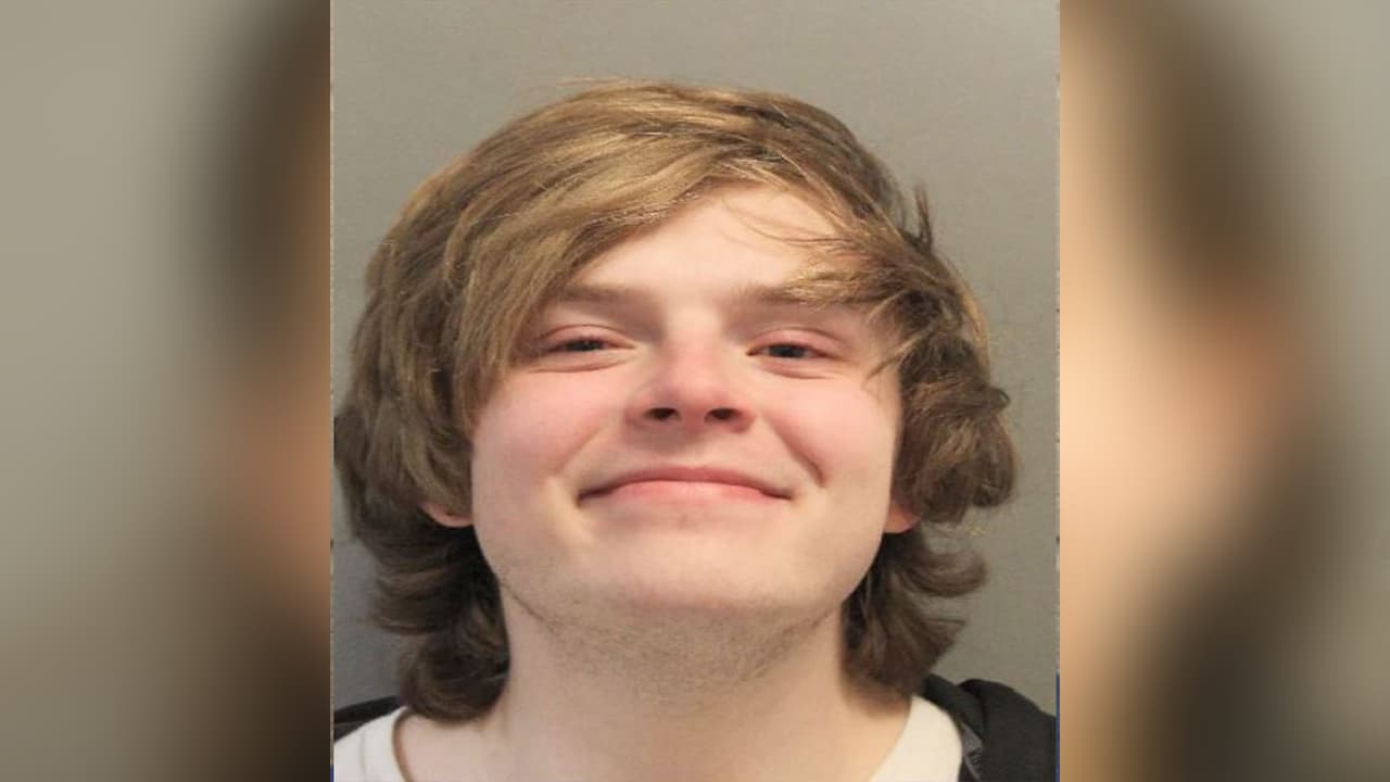 Bryce Roberts, es sospechoso de conducir alcoholizado y se le fijó fianza de $100.