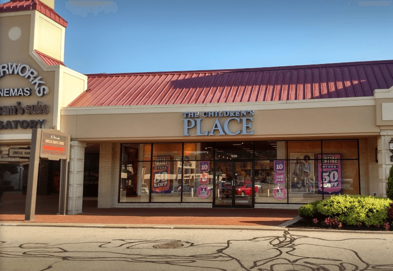 Se espera que alrededor de 200 tiendas estén cerradas para fines de 2020, con 100 adicionales programadas para cerrar en 2021.
<br>
<br>No se ha confirmado si la tienda en el centro comercial Water Works en Pittsburgh cerrará.
<br>
<br>