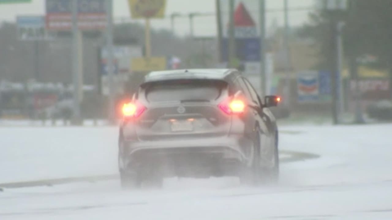 <h3 class="cms-H3-H3">En la carretera</h3>
<br>
<br>Asegúrate de que tus luces estén encendidas. De hecho, es una buena idea encender las luces delanteras cada vez que conduces, porque aumentará la visibilidad en cualquier condición.