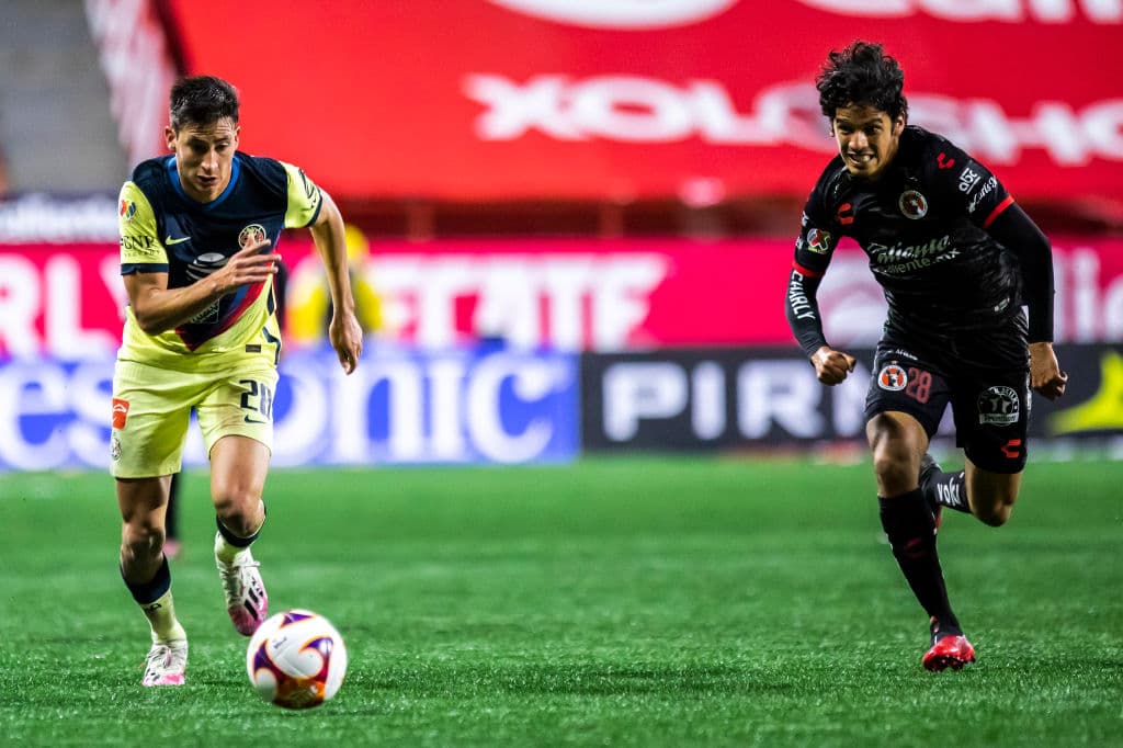 Las Águilas logran vencer 0-2 a Xolos con anotaciones de Pedro Aquino y Henry Martin. América ha conseguido ganar en cuatro de sus últimos cinco partidos. Tras perder el invicto, Xolos acumula tres partidos seguidos sin poder ver la victoria.