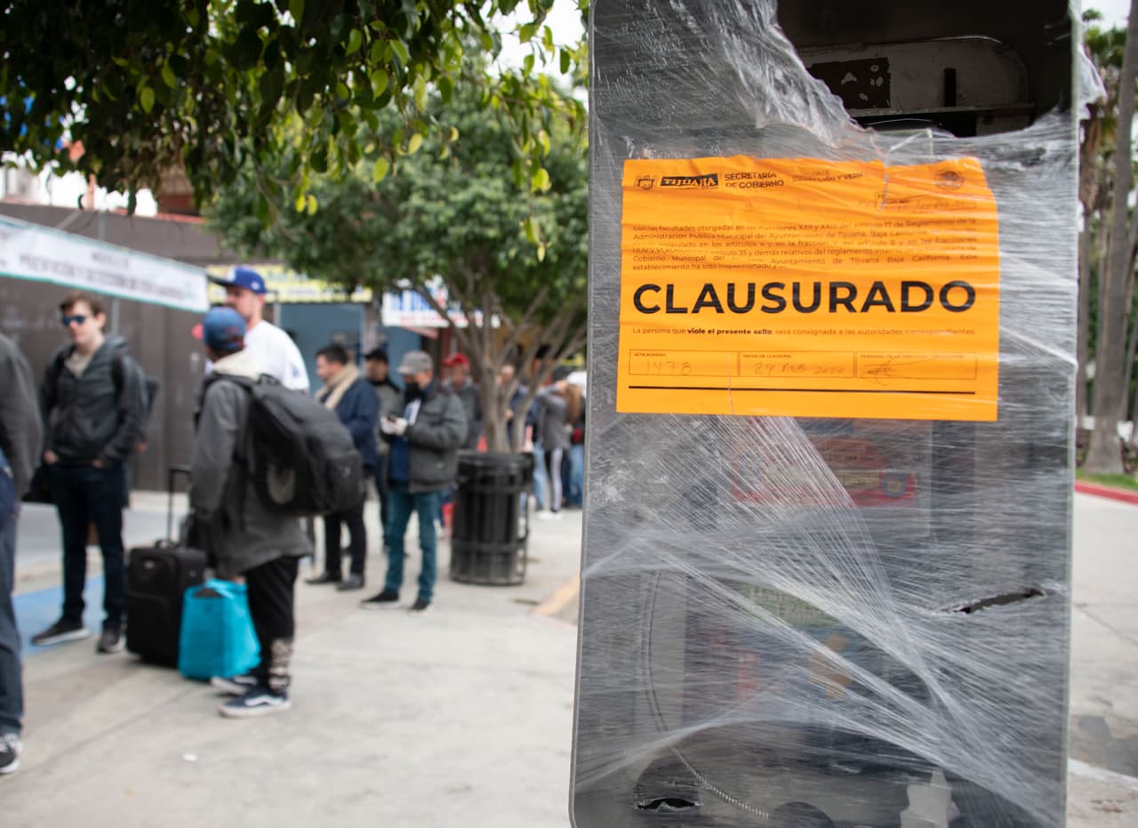 Aumenta el tráfico peatonal en la garita de San Ysidro tras el anuncio del cierre de la frontera entre Estados Unidos y México para contener la epidemia del COVID-19.
<br>