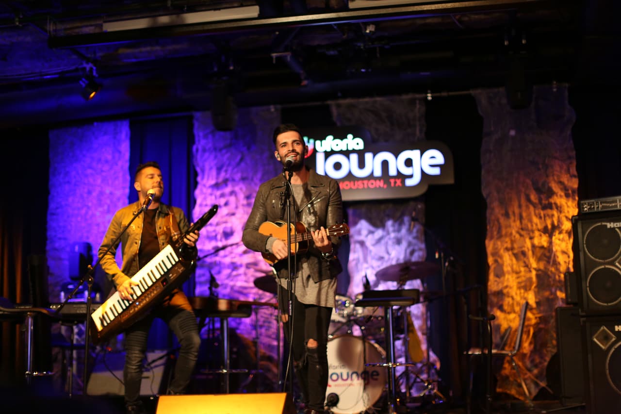 La banda colombiana Alkilados también deleitó a los presentes con su nuevo sencillo titulado 'Me gusta'.