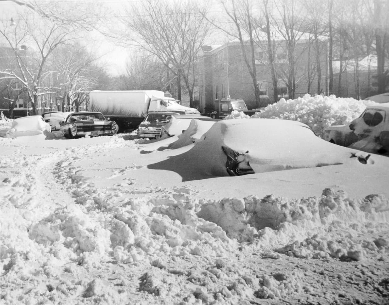 La 
<a href="https://www.univision.com/noticias/las-peores-tormentas-de-nieve-en-la-historia-de-chicago">tormenta invernal de Chicago de 1967 </a>azotó el noreste de Illinois y el noroeste de Indiana del 26 al 27 de enero. Ese día se reportó la caída de 23 pulgadas de nieve.