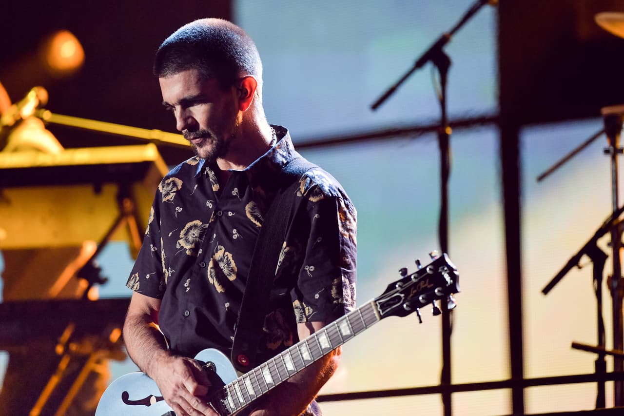 Siempre nos encanta cada vez que sube al escenario.