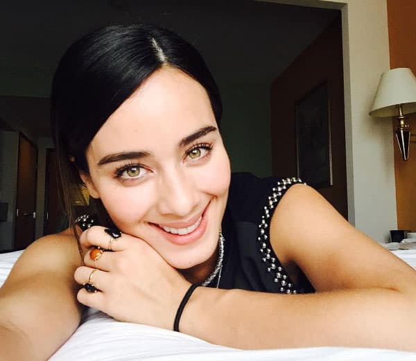 Y es que con esos ojazos y esa sonrisa no necesita más para enamorar a cualquiera.