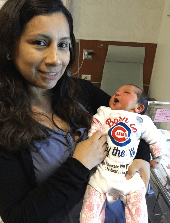 Los bebés usaron mamelucos con la leyenda “Born to Fly The W”, que es la frase que usan los fans de los Cubs para animar a los jugadores.