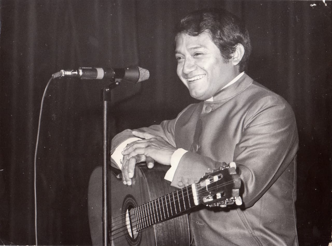 En siete décadas de carrera artística compuso más de 600 canciones y también hizo de actor en las películas ‘Somos novios’, ‘Cándido Pérez, especialista en mujeres’ y ‘Cándido de día, Pérez de noche’.