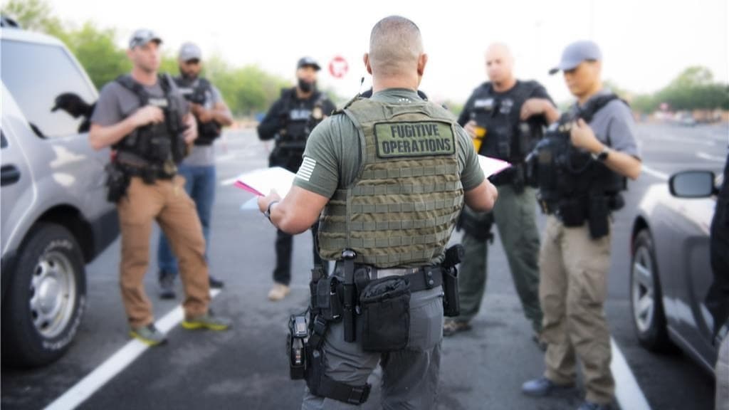 La experta legal dijo que, además, tendrá que pedir un perdón y se complica mucho el 
<b><a href="https://www.univision.com/local/houston-kxln/causas-deportacion-estados-unidos-inmigracion" target="_blank">proceso migratorio</a></b> para poder solicitar la residencia permanente.