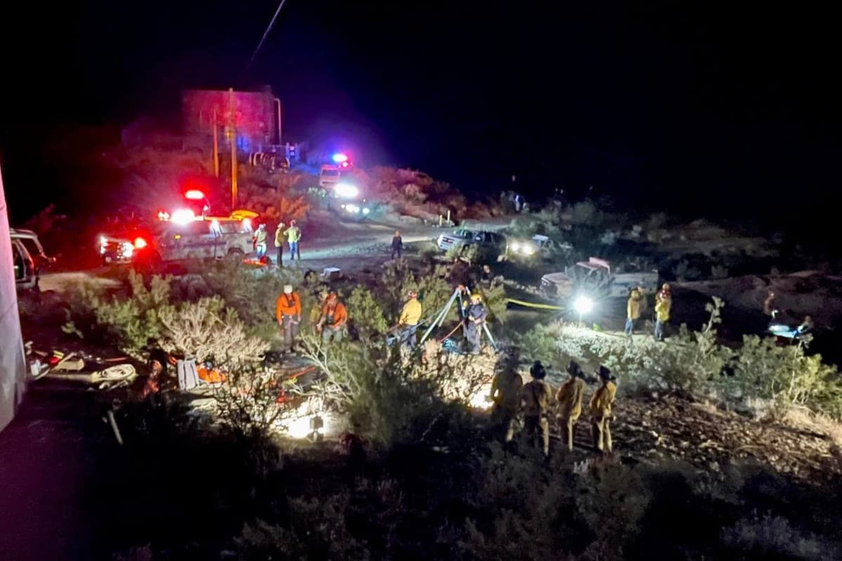 La Oficina del Sheriff del Condado de Kern identificó a la persona que sufrió lesiones potencialmente mortales al caer en el pozo como un hombre de 53 años.