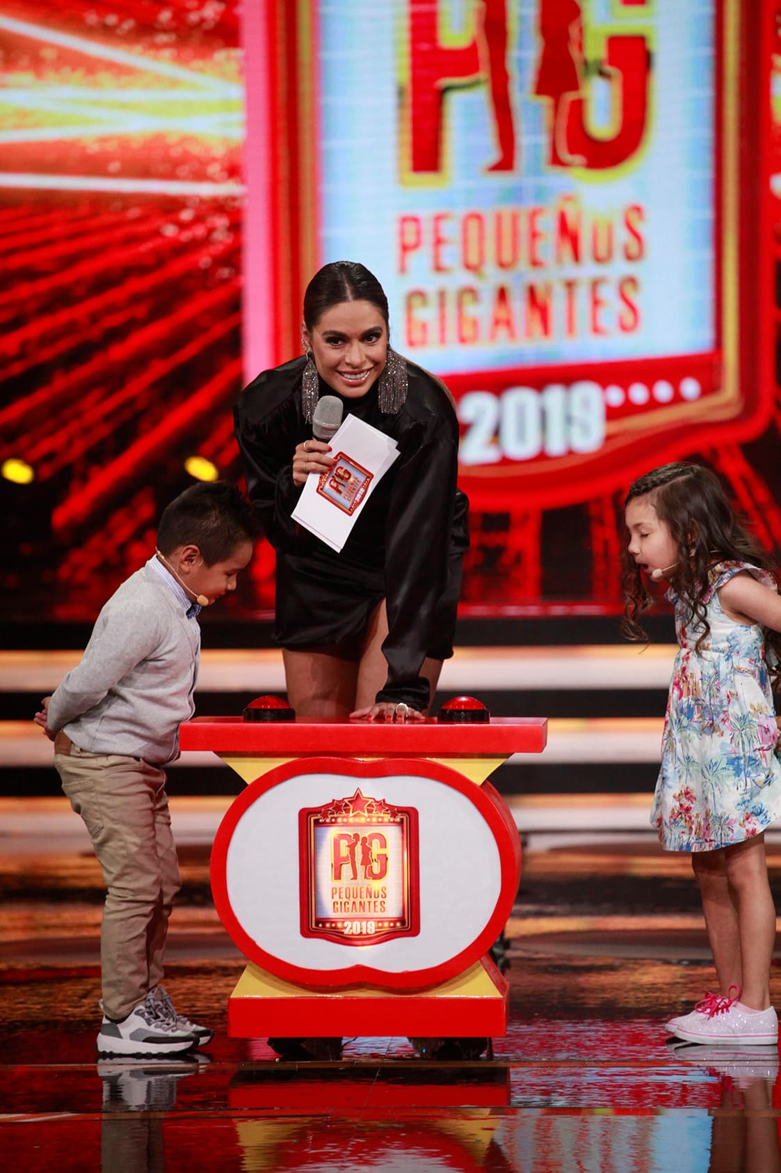 Gali le pidió que esperara un poco, en lo que terminaba de participar en 'La Botonera' con su compañera .