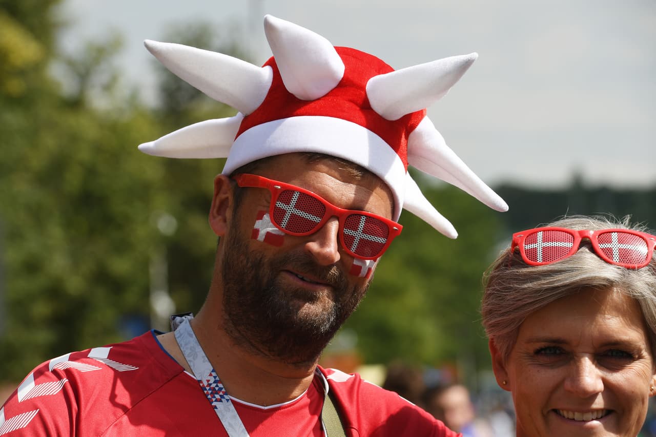 El estadio de Luzhnikí, así como sus cercanías, se colmaron de fanáticos daneses y franceses que pusieron el buen ambiente para vivir una jornada innolvidable del Mundial de Rusia 2018.
