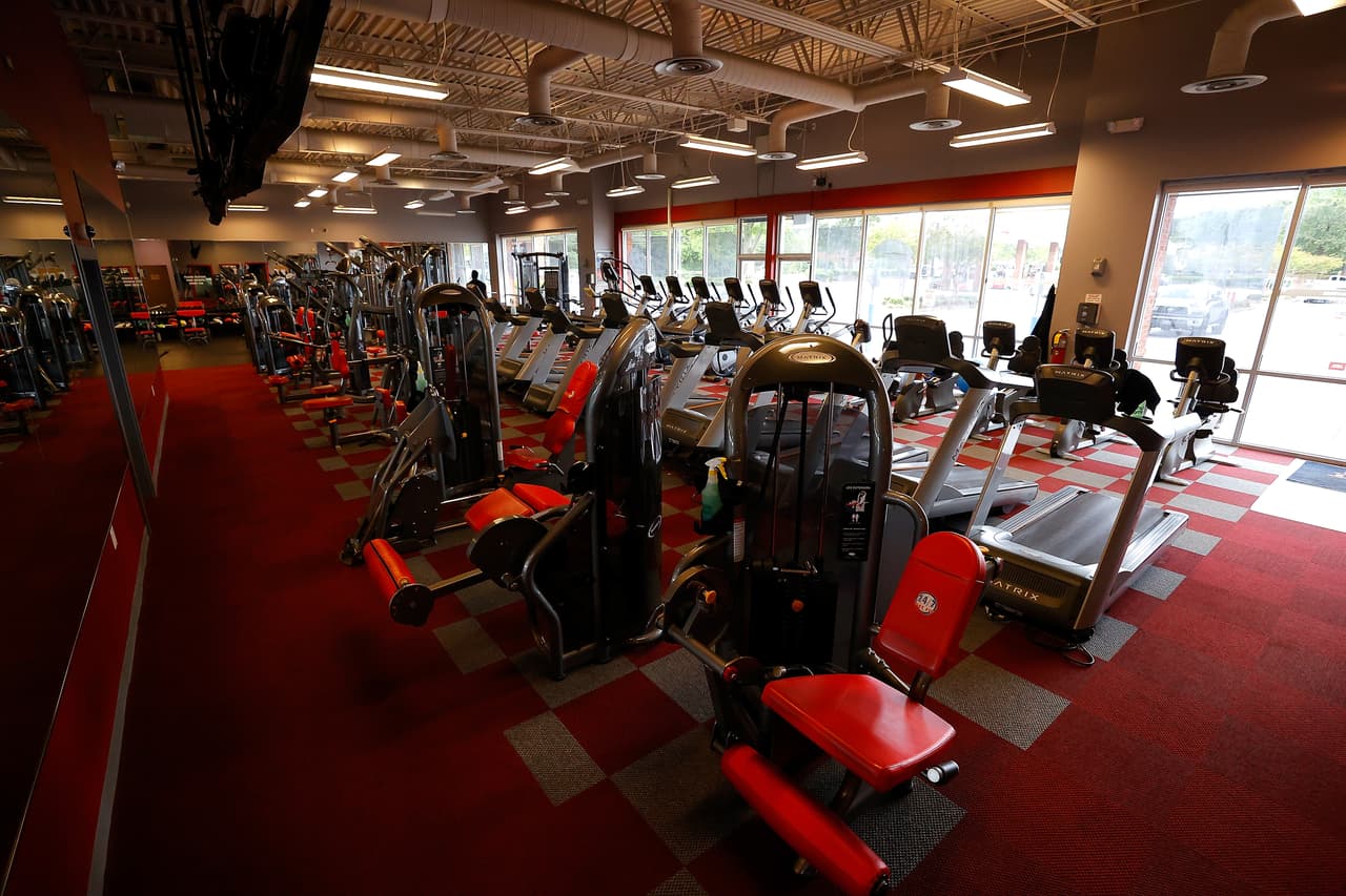 Gimnasios y bares podrían reabrir antes de lo esperado en Carolina del Norte