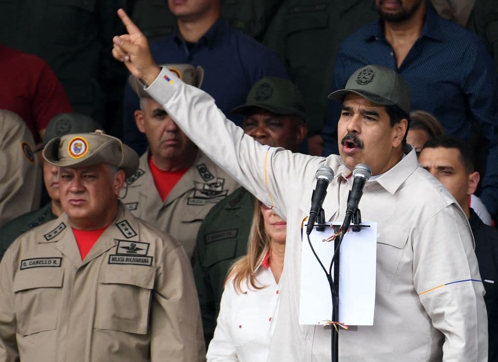 Maduro ordena ejercicios militares "masivos" en Venezuela mientras el mayor portaaviones de EEUU llega al Caribe