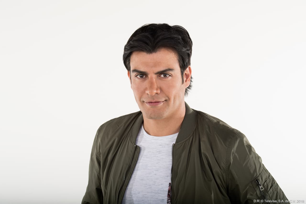 Andrés Palacios encarna a Miguel ‘Miky’, un chico divertido, alegre, sencillo y fanático del futbol.
<br>