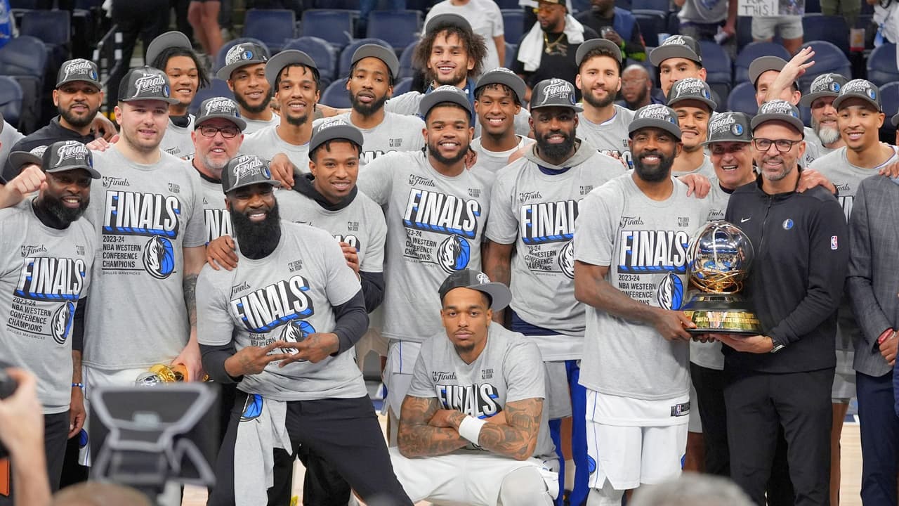 ¡La espera ha terminado! Después de 13 años desde su épica victoria en 2011,
<b>los Dallas Mavericks están de vuelta en las Finales de la NBA</b>, listos para reclamar su segundo título. Liderados por las superestrellas Luka Dončić y Kyrie Irving, los "Mavs" han demostrado su calidad,
<b><a href="https://www.univision.com/local/dallas-kuvn/dallas-mavericks-ganan-conferencia-oeste-nba-minnesota-timberwolves" target="_blank">eliminando a los Minnesota Timberwolves 4-1 en las Finales de la Conferencia Oeste</a></b>.